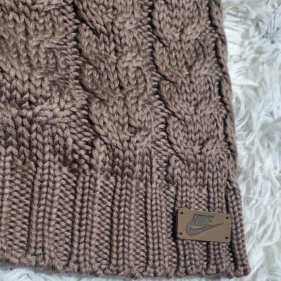 Nike Women's Knitted Beanie Cap Hat With Removable Pom NWT Fall Winter Trending - Picture 5 of 9